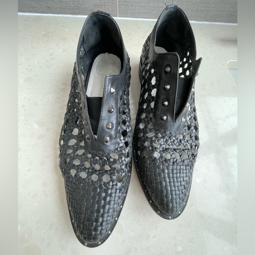 FREDA SALVADOR WOMAN's Summer Leather Oxfords w/small silver studs, size 38.5.